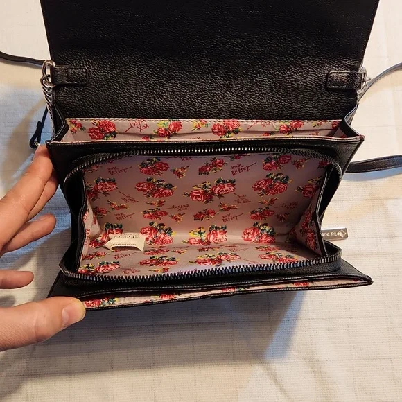 Betsey Johnson Heart Crossbody - Picture 5 of 5